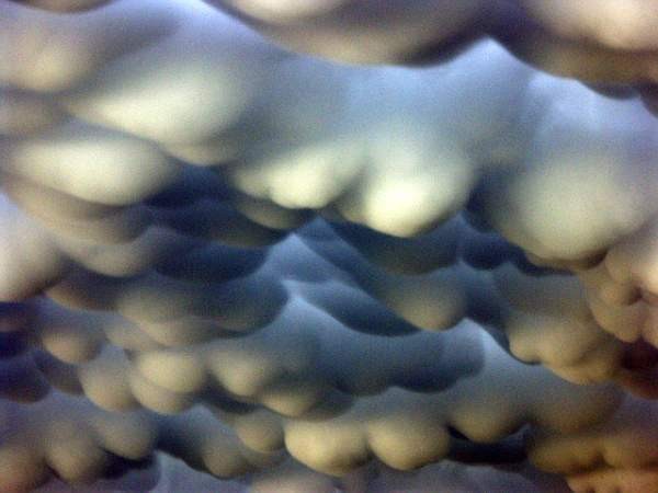 [Mammatus_Clouds_2.jpg]