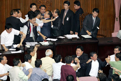 parliament_fight_Taiwan_1.jpg