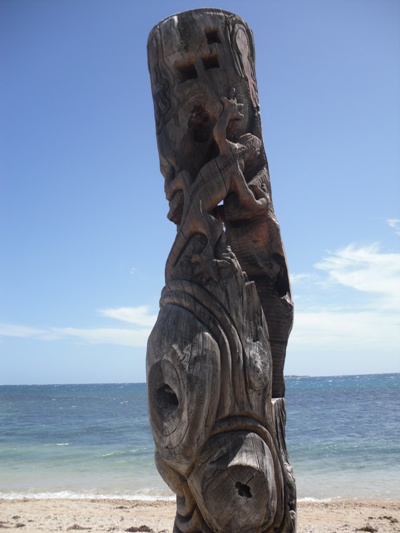 SCULPTURE MELANESIENNE SUR L'ILOT CANARD