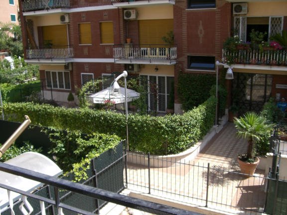 [View+from+apartment.JPG]