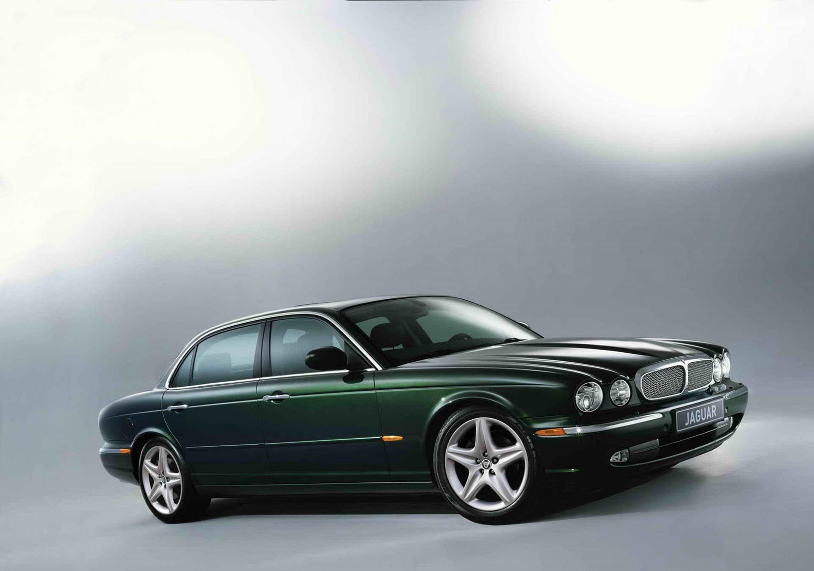 http://2.bp.blogspot.com/_jiLsBLaOvzE/SwVWQuFwmYI/AAAAAAAAECs/YuiQl6fx4gs/s1600/cheap+car+Jaguar+XJ.jpg