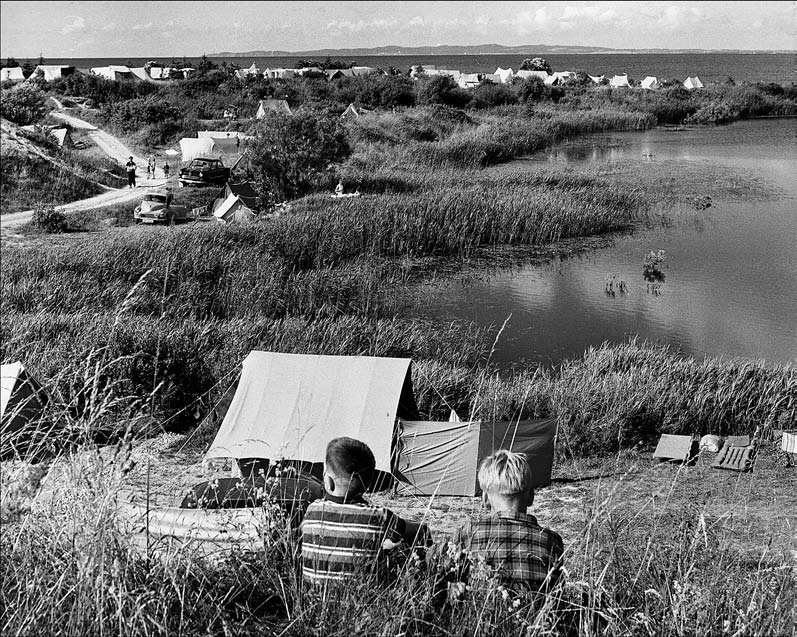 [jean+susse+tent+villege.jpg]