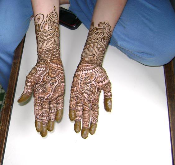stock vector : Hand-Drawn Henna Mehndi Tattoo Flowers and Paisley Doodle stock vector : Hand-Drawn Henna Mehndi Tattoo Flowers and Paisley Doodle