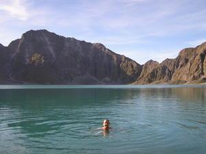 [186838-Me-swimming-in-crater-lake-0[1].jpg]