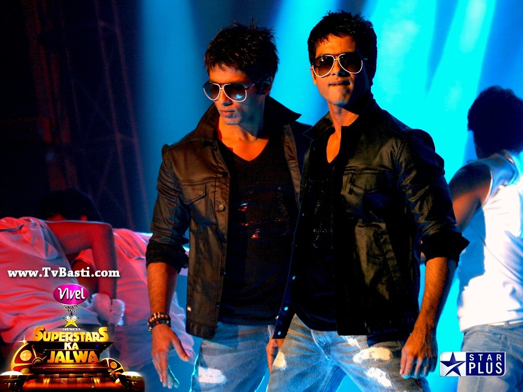http://2.bp.blogspot.com/_jqi3OiIAVFo/TUbOAC6HM9I/AAAAAAAABo0/xkOf735KjtI/s1600/Star_CINTAA_Superstars_Ka_Jalwa_shahid_kapoor_wallpapers_Download_2.jpeg
