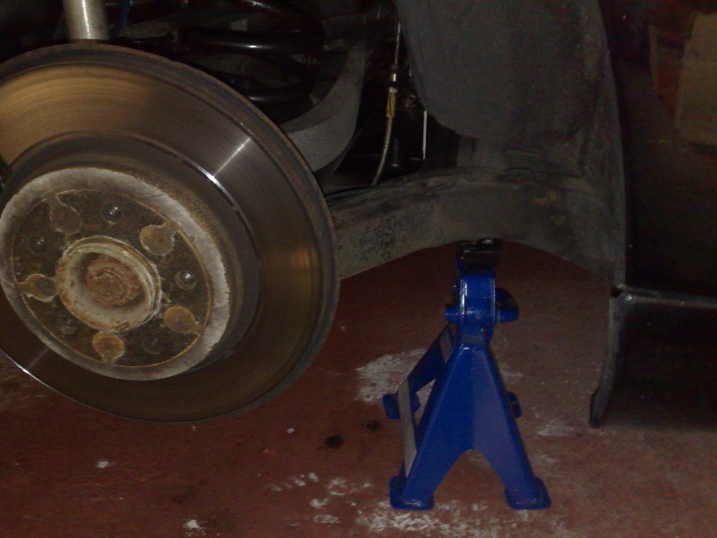 BMW E46 330Ci Rear Brake discs & Pad Replacement.