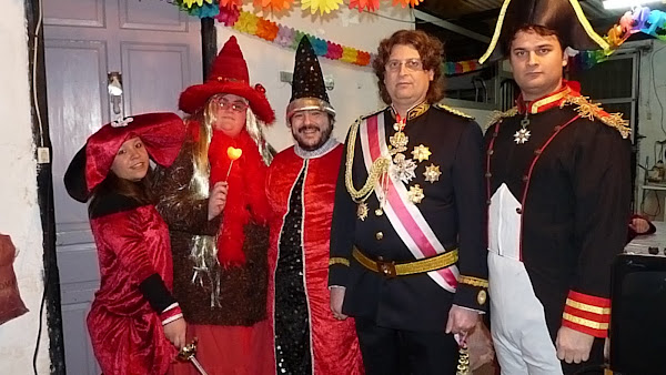 Damián anfitrión con sus invitados de Luxe