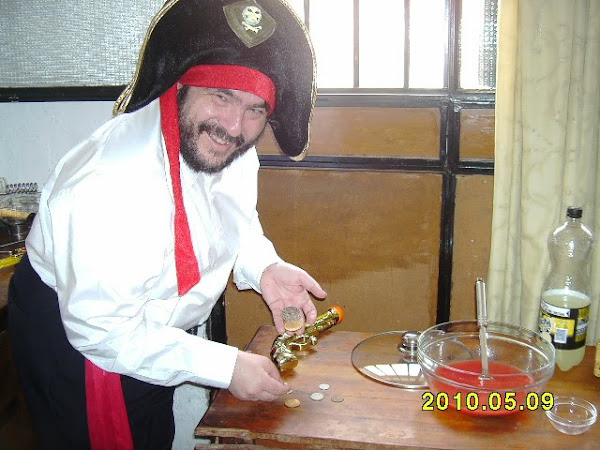 Riendo haciendo recuento de las monedas...