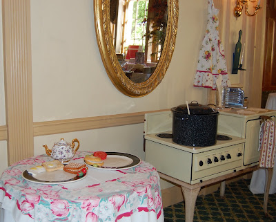  Food and Decor from the 20s, 40s, 60s, 80s and Today