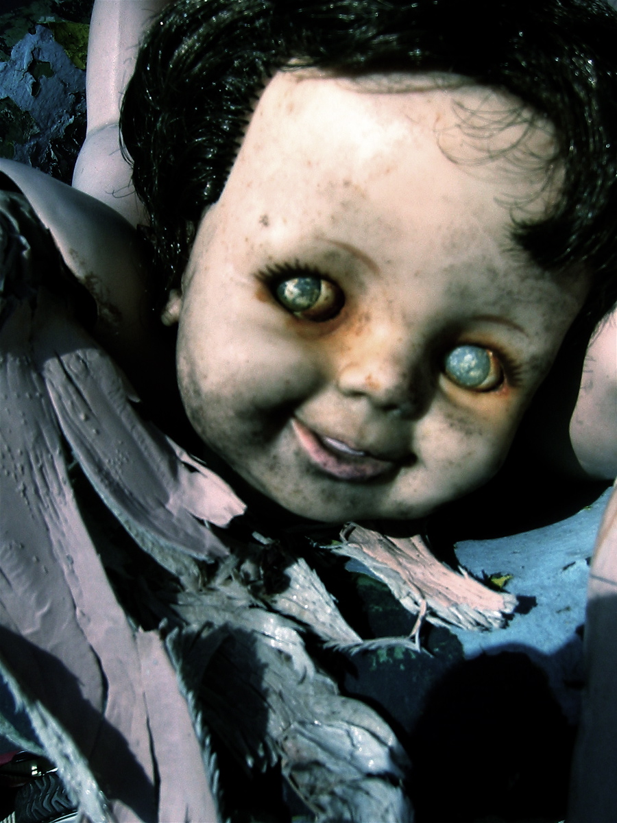 [scary+doll.jpg]