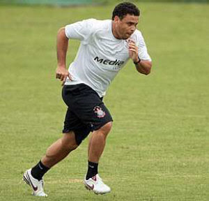 Foto de Ronaldo do Corinthians sem camisa