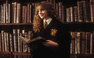 *** A SOLAS CONTIGO*** Hermione+en+la+biblioteca+02