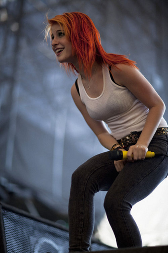 Hayley+williams+blonde+streak