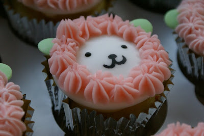 coco cake cupcakes lion cupcake | simple pretty