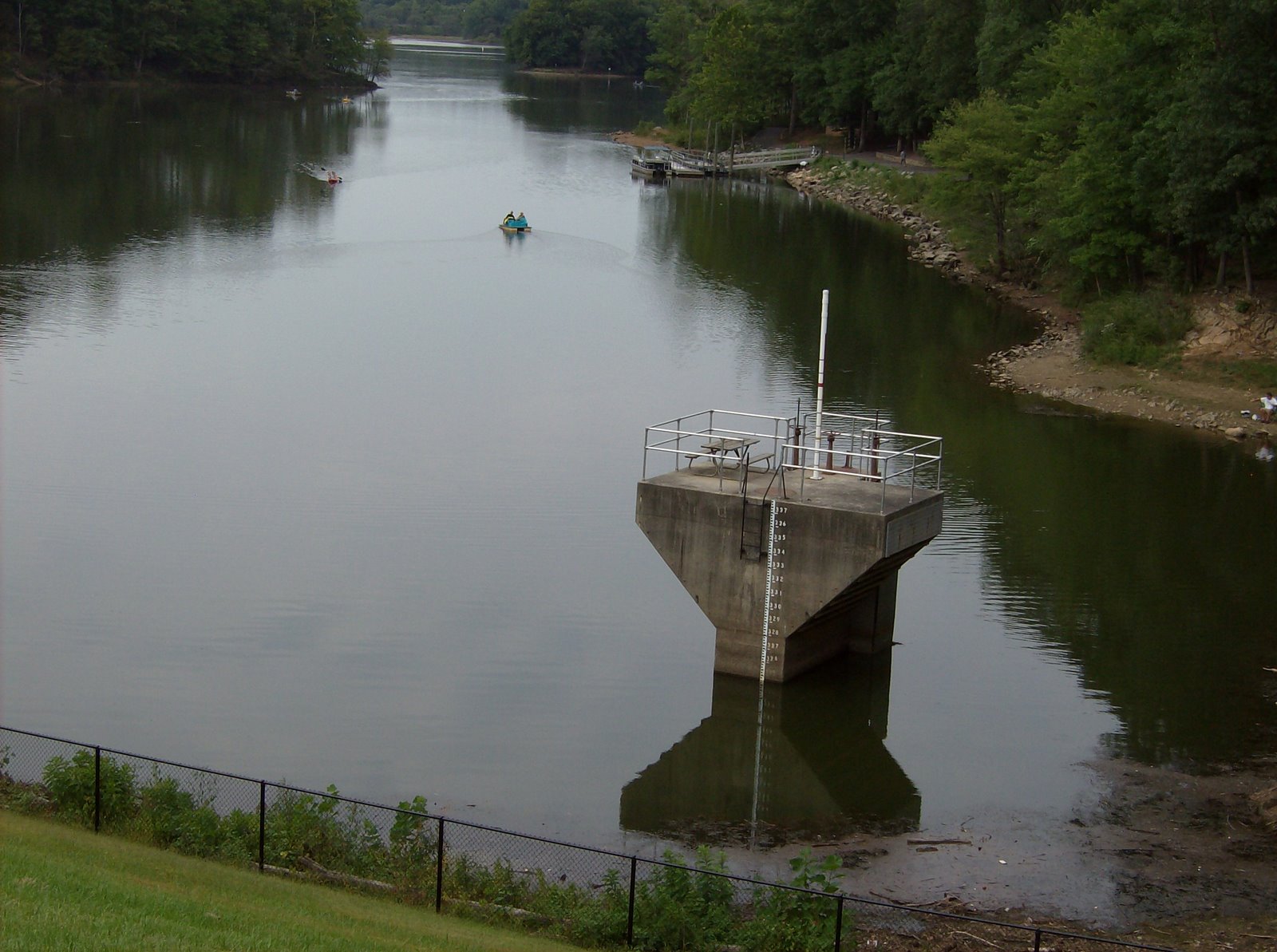 [Lake+Needham+-+Dam.jpg]