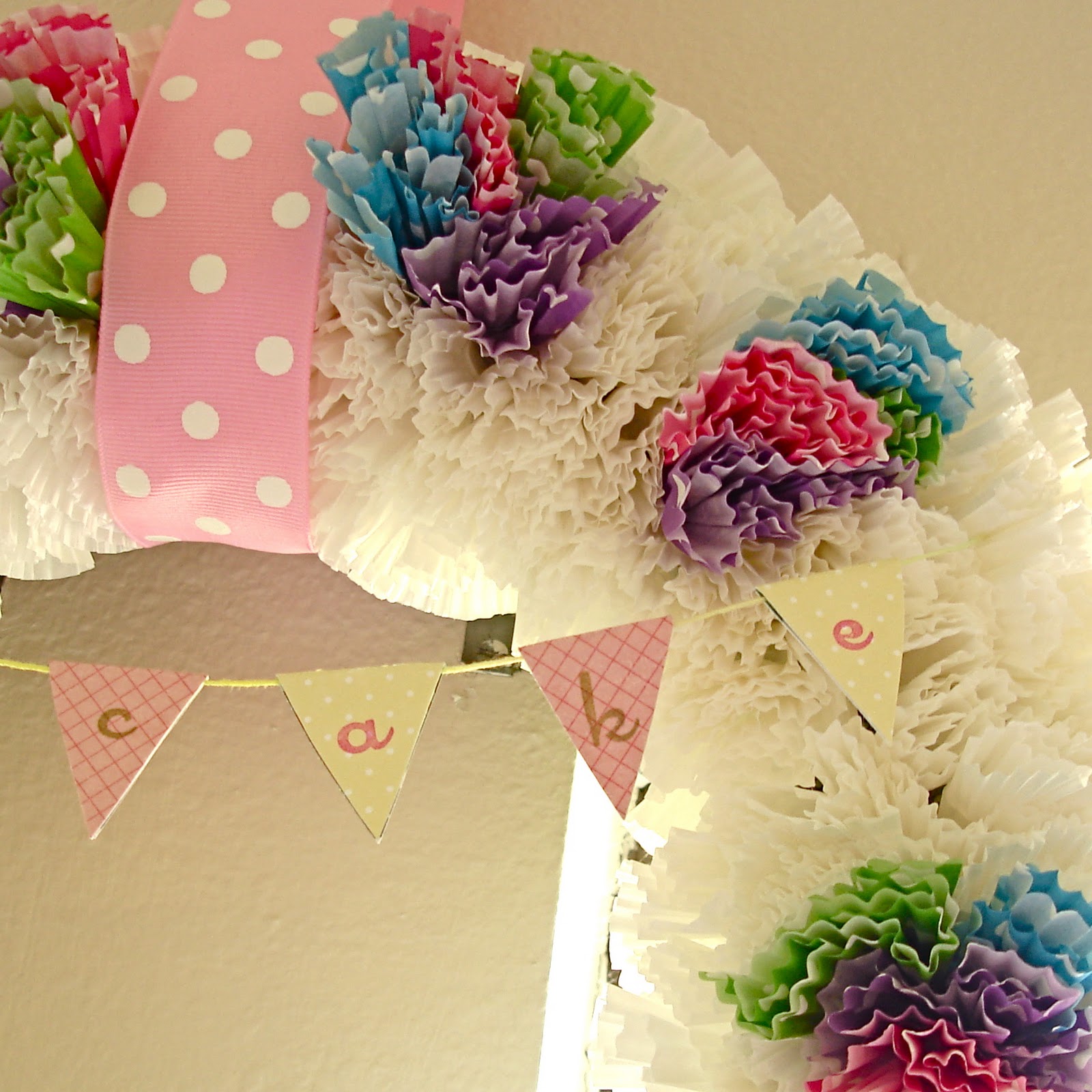 Apple Loves Orange Cupcake paper wreath