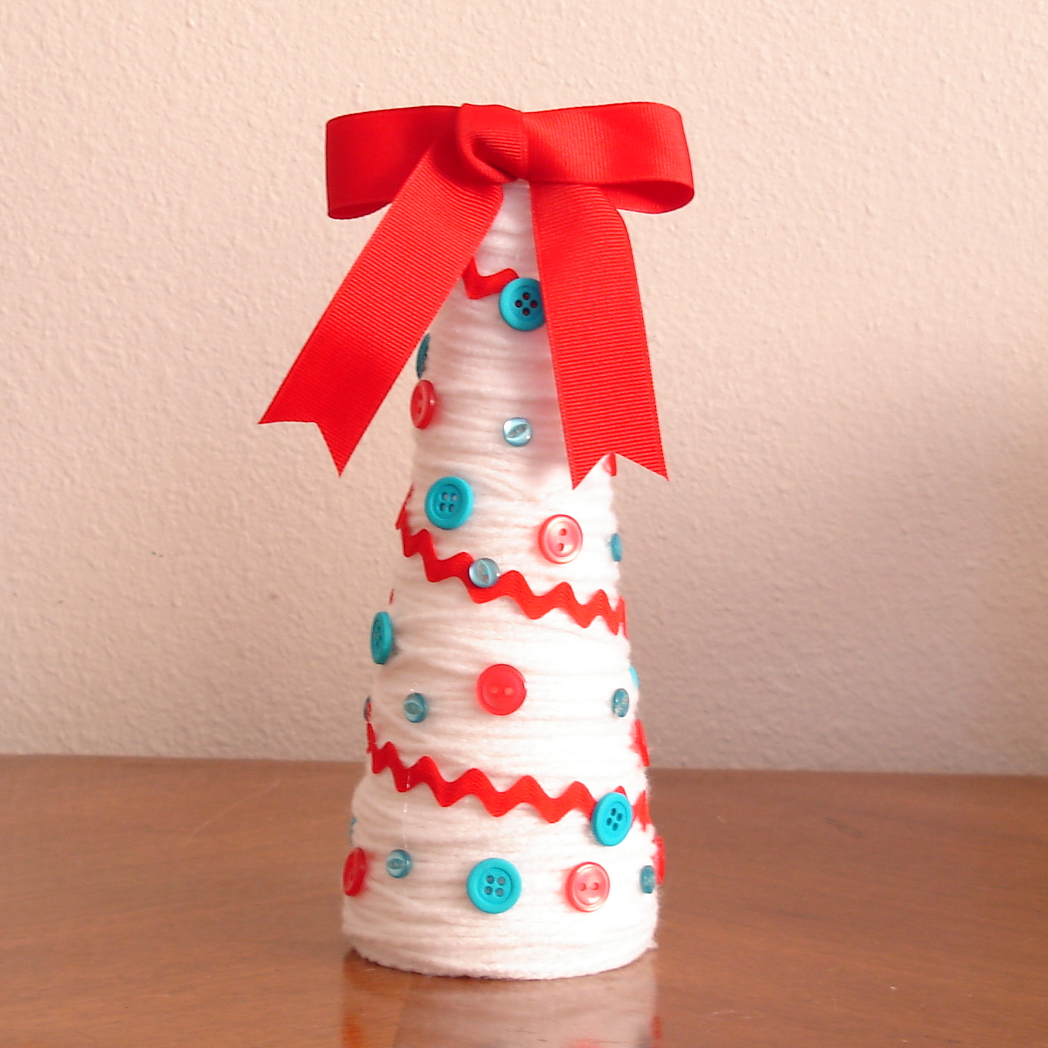 20 Mini Christmas Trees {simple Christmas crafts} C.R.A.F.T.