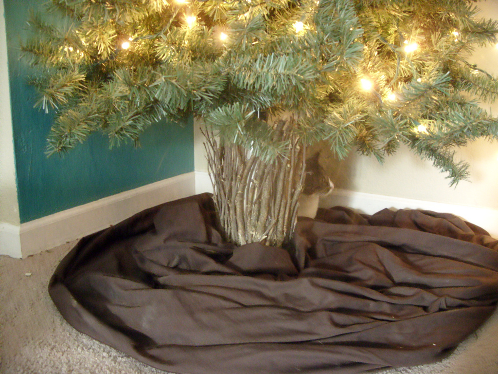 /iklektIk/ creativity a tree trunk for our little fake tree