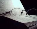 LENTES Y LIBRO