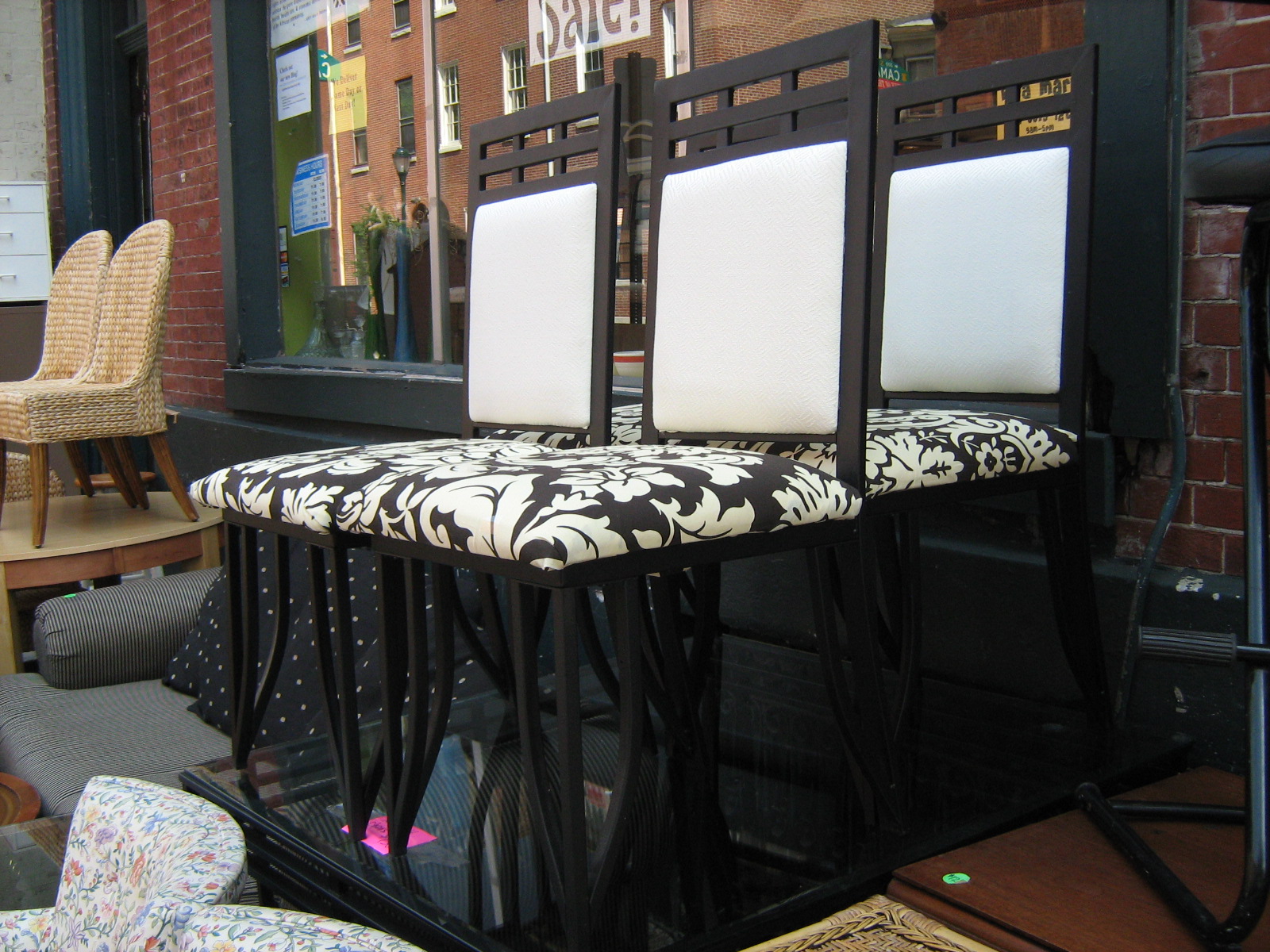 [DiningSetCool2.JPG]