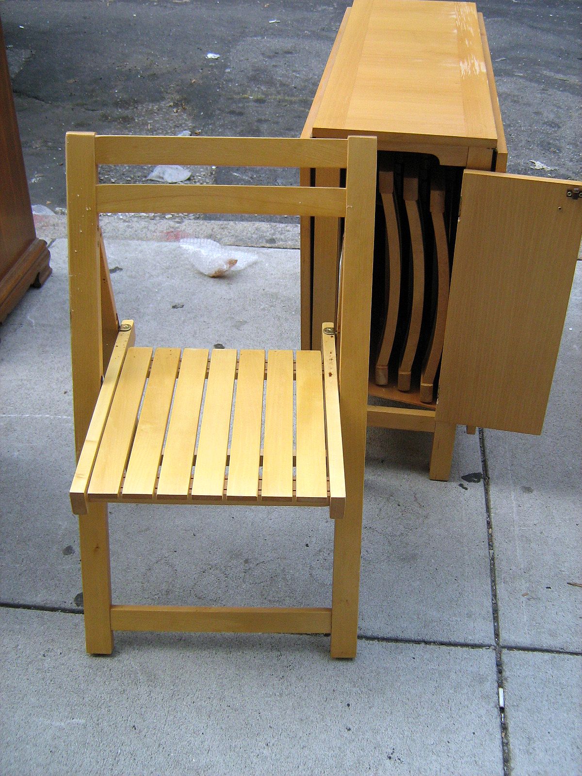 [FOLD+TABLE+AND+CHAIRS+CHAIR.JPG]