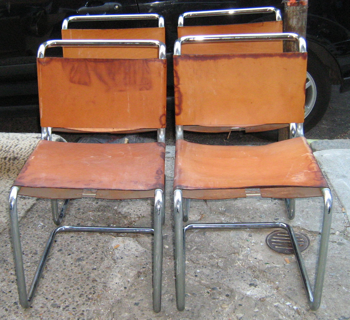 [leather_chairs.jpg]