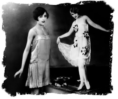 Roaring Twenties Fashion on 1920s Fashion