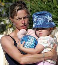 Kate McCann with her other daughter (2007)