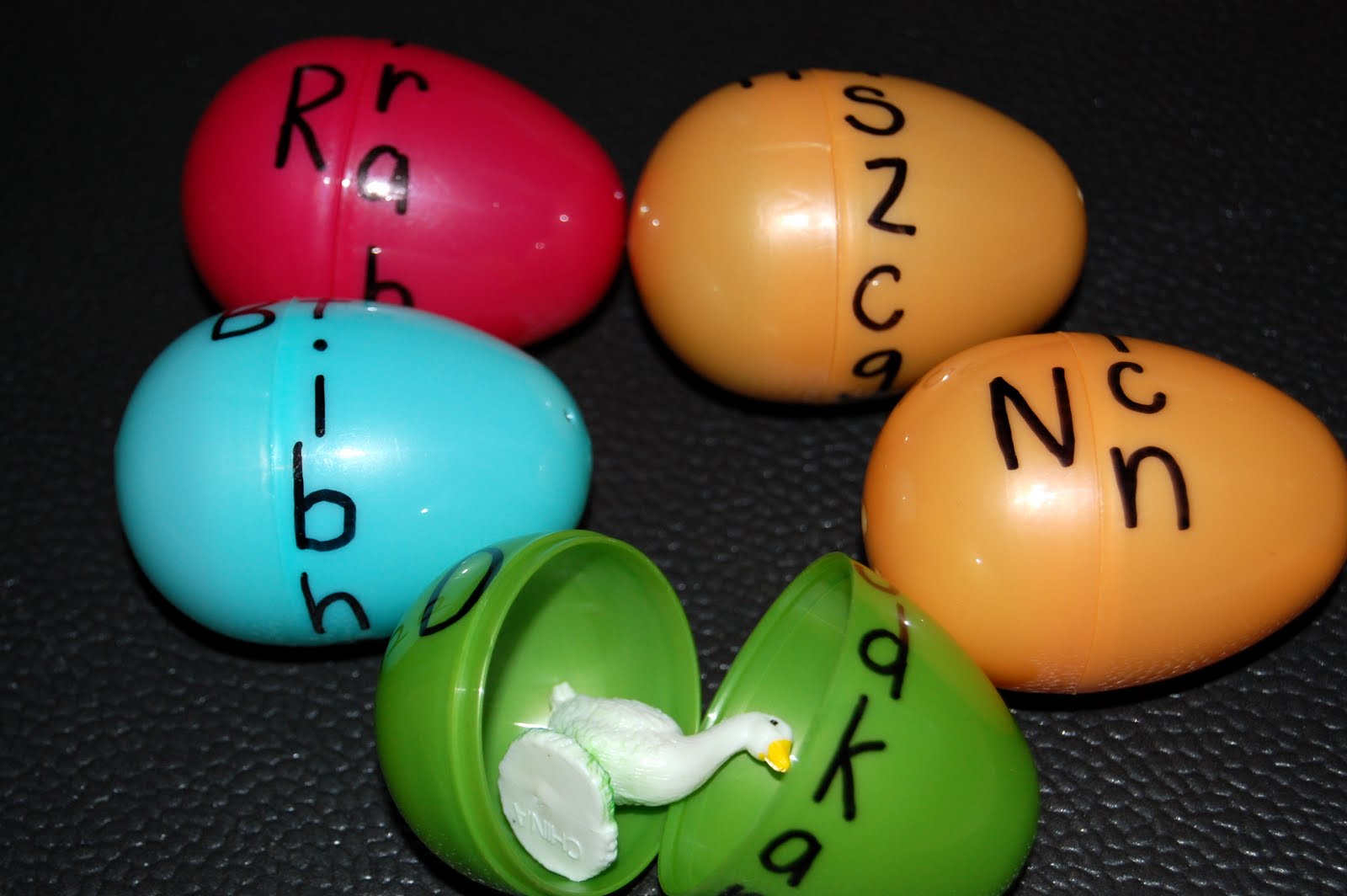 [easter+egg+activity+001.JPG]