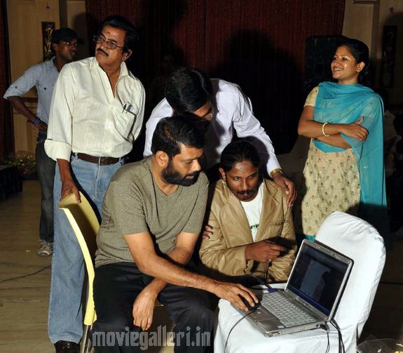 http://2.bp.blogspot.com/_kLvzpyZm7zM/S9aIw322DbI/AAAAAAAAKoM/9W4Z5h1tzAE/s1600/vasanth-flexiiimodels-wbsite-launch-stills-01.jpg