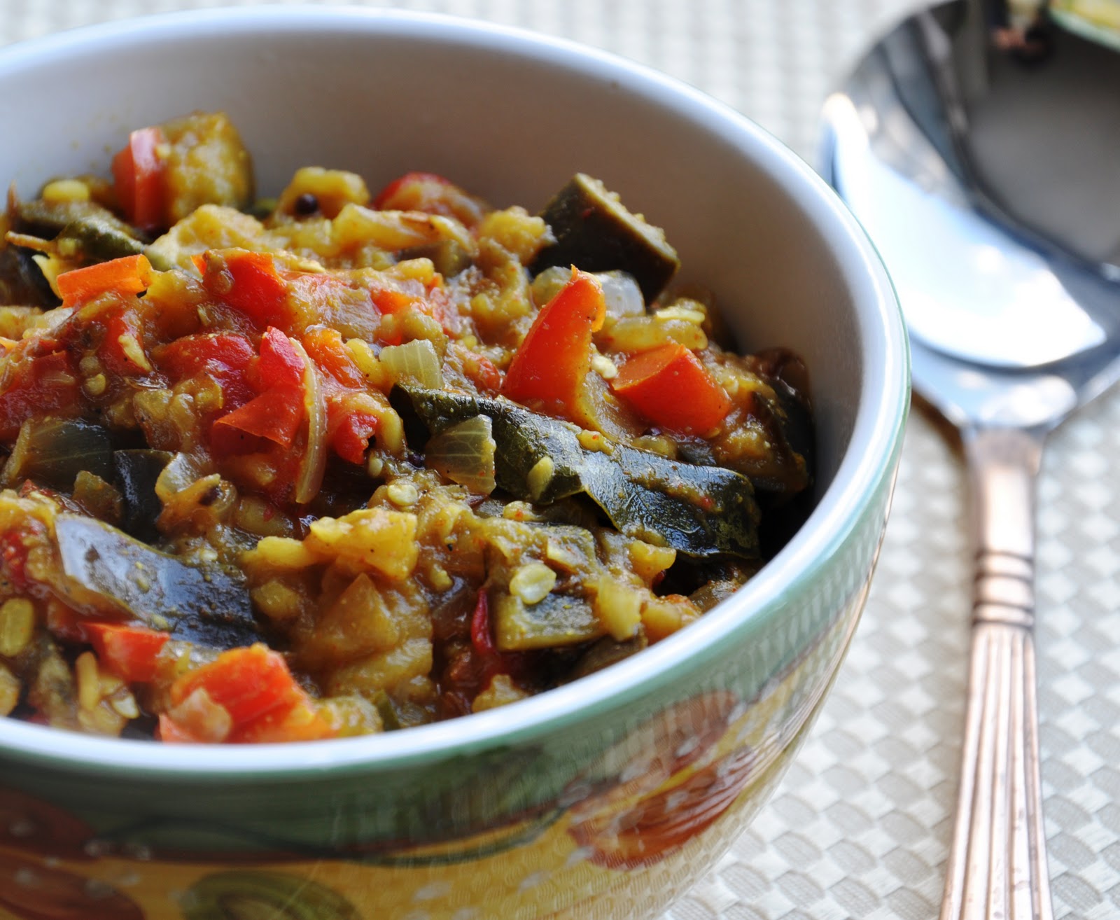 Vankaya Capsicum Vepudu / Baingan Shimla Mirch (Eggplant sauteed with