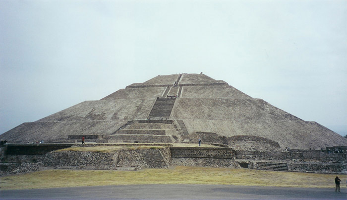 [Templo+del+Sol+en+Teotihuacan.jpg]