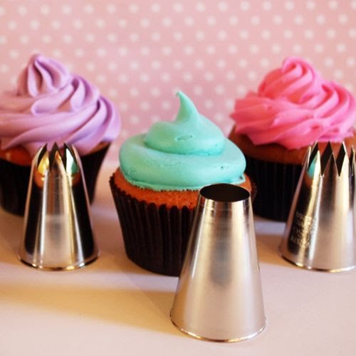 To get the swirled looks of the purple and pink cupcakes To get the swirled looks of the purple and pink cupcakes