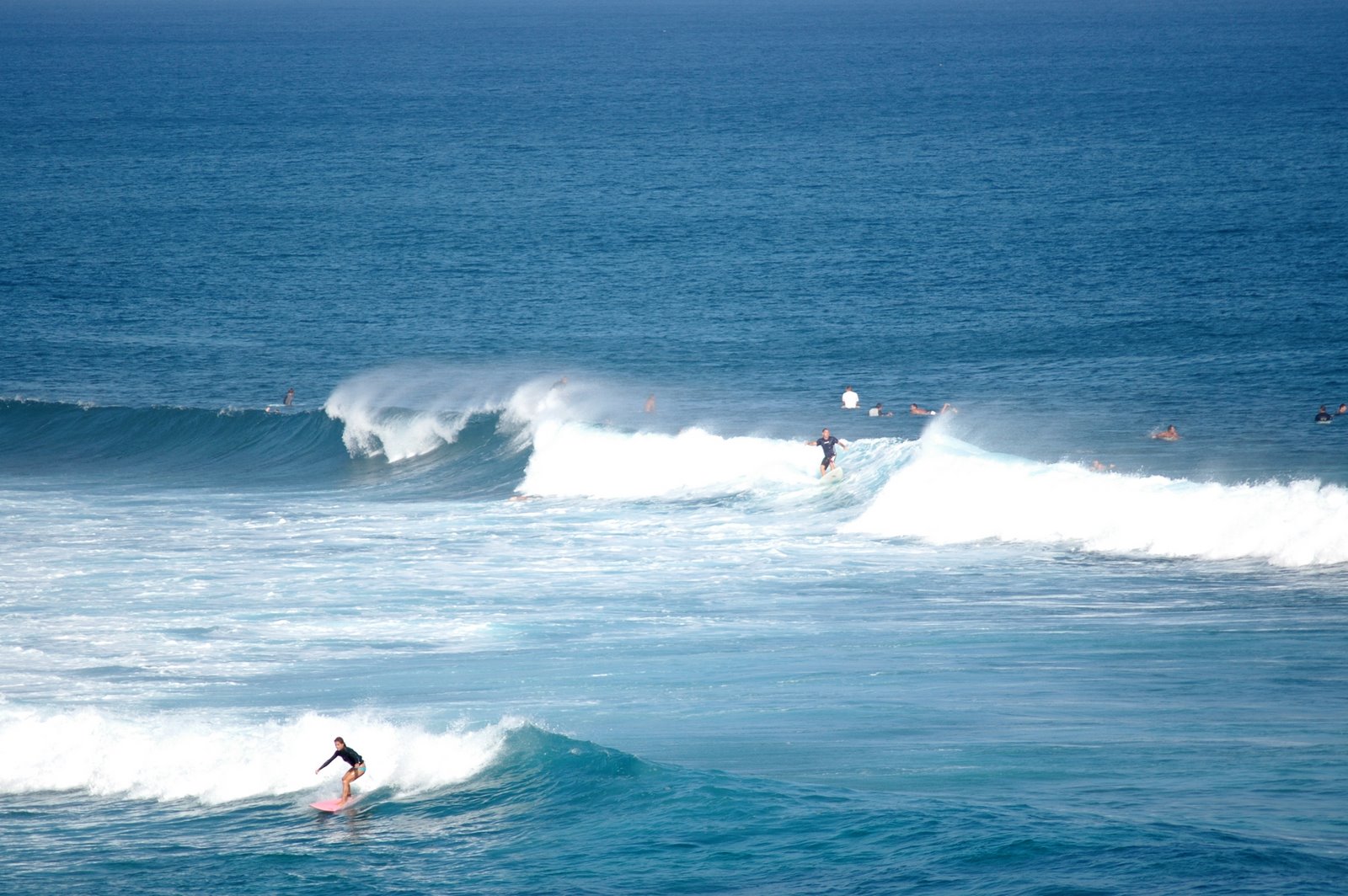 [surfers.jpg]