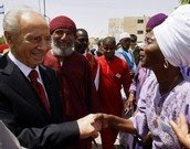 Shimon Peres, en Dimonah, Aretz Israel, con los Hebreos Israelitas Africanos de Jerusalem