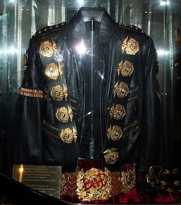 529px-Michael_Jackson%27s__Bad__Jacket_and_Belt.jpg