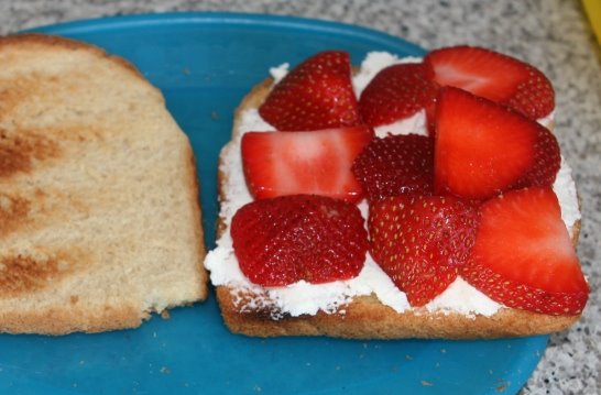 [Cream+Cheese+and+Strawberries+Sandwich.JPG]