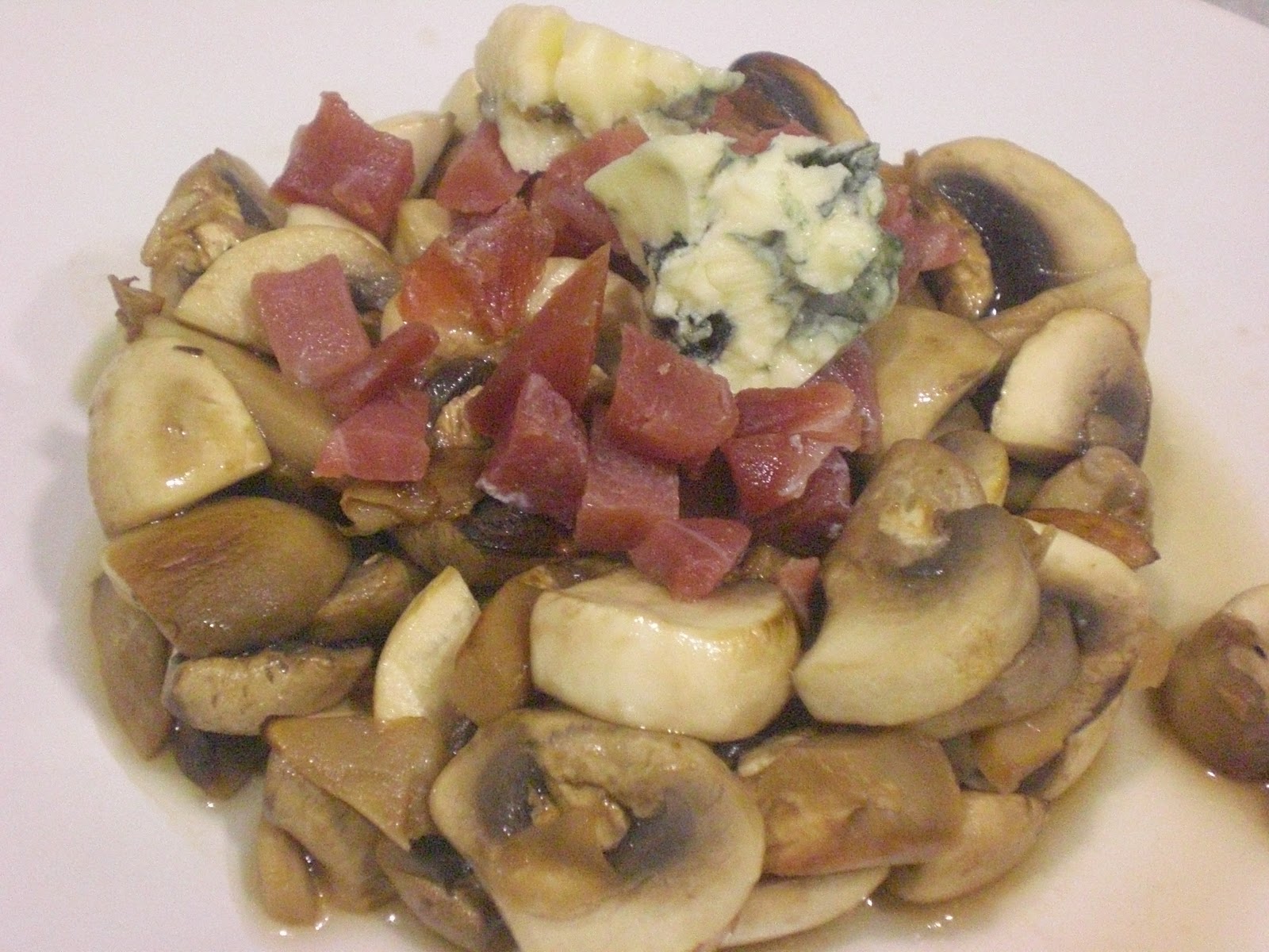 Timbal de champiñones, queso azul y jamón Fotografía Gastronómica y