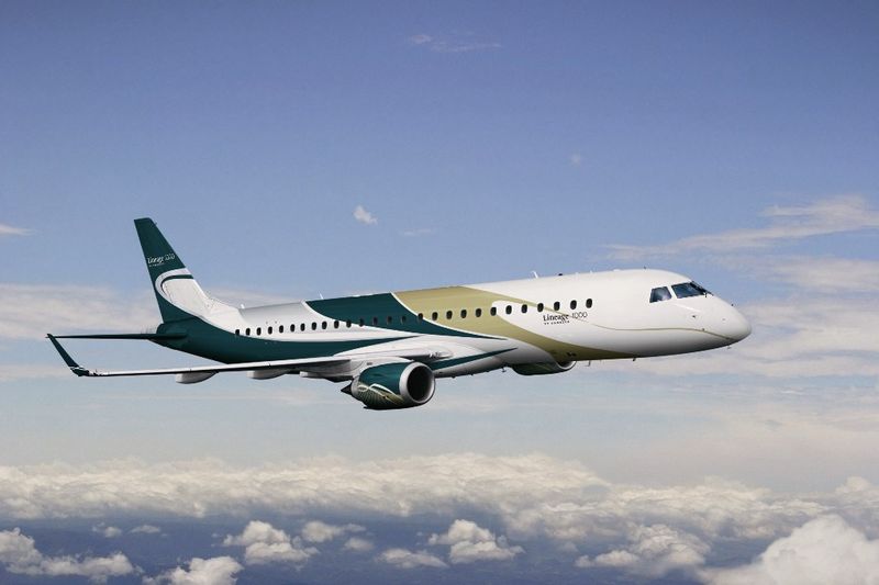[800pxEmbraer_Lineage1000.jpg]