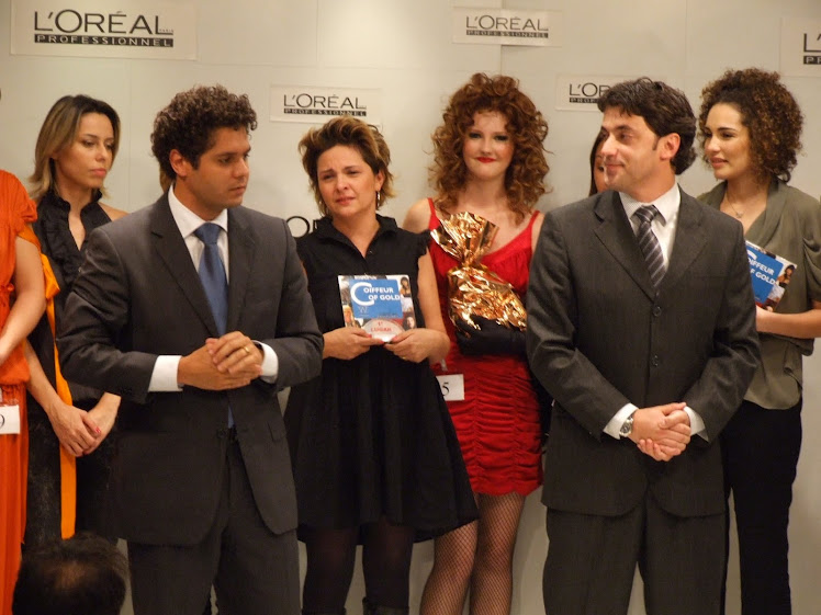 RECEBENDO O PRÊMIO DOS DIRETORES NACIONAIS DA L´OREAL