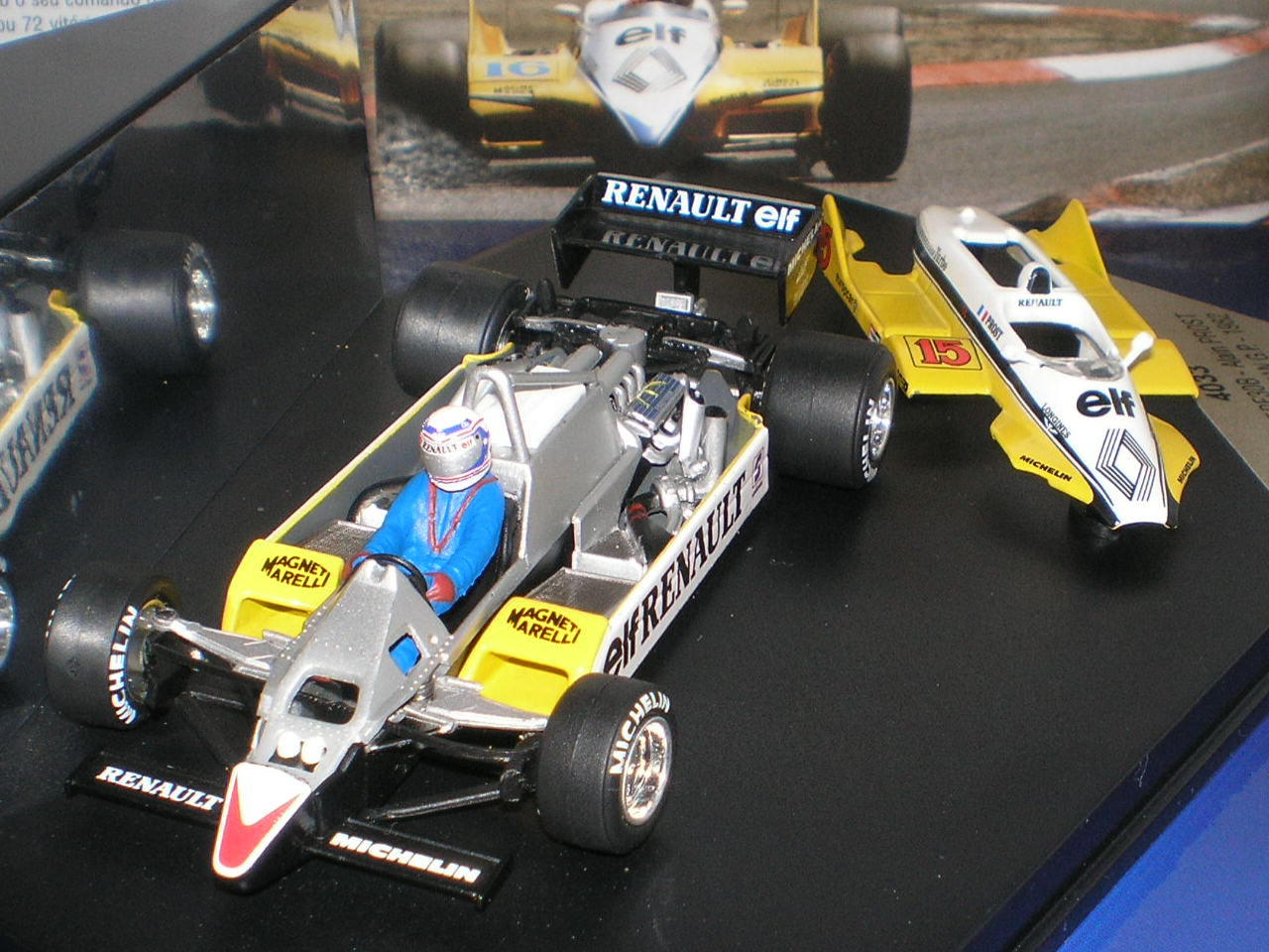 [RenaultRE30Bd.JPG]