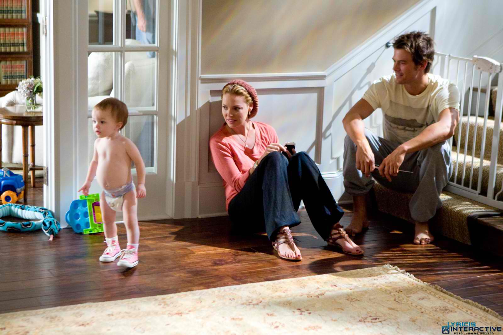 http://2.bp.blogspot.com/_kmkwcAJAHSo/TL3FkqdcnDI/AAAAAAAAEdI/rjhgH_YofJM/s1600/Life-as-We-know-It-Photo-Promo-04.jpg