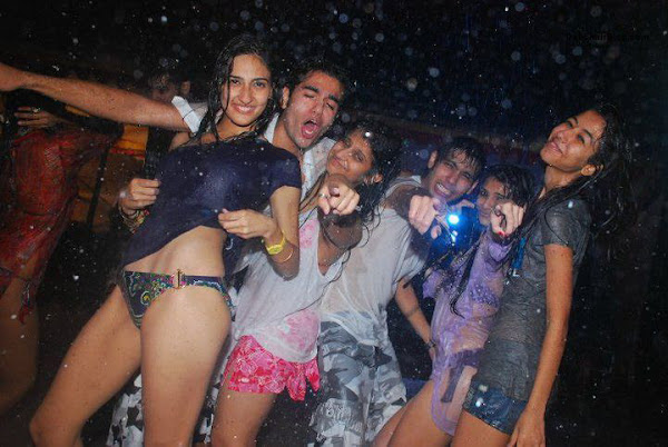 2010 12 09 09 11 + Hot Real Desi Girls Bikini Photos Hot Indian Girls Private Party Photos Hot Desi Indian College Girls Photos Bikini Girls Bikini Babes 