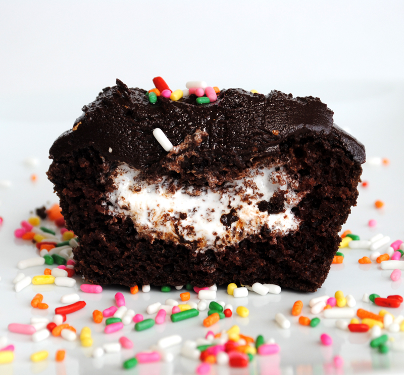 Leanne bakes Marshmallow CremeFilled Cupcakes