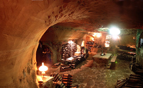 [wine_cellar_42_historic_ChiusiZairaWinecellar.jpg]