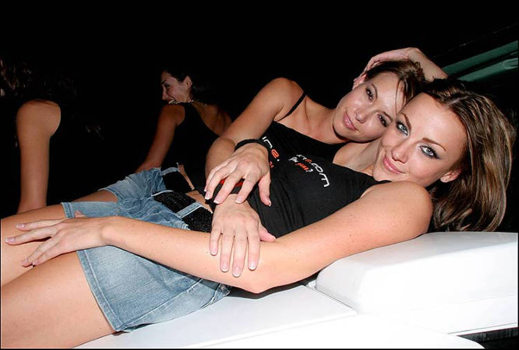 [Sara+Larson+sexy+revealing++pictures+George+Clooney’s+girlfriend+GutterUncensored.com+more-sara-03.jpg]