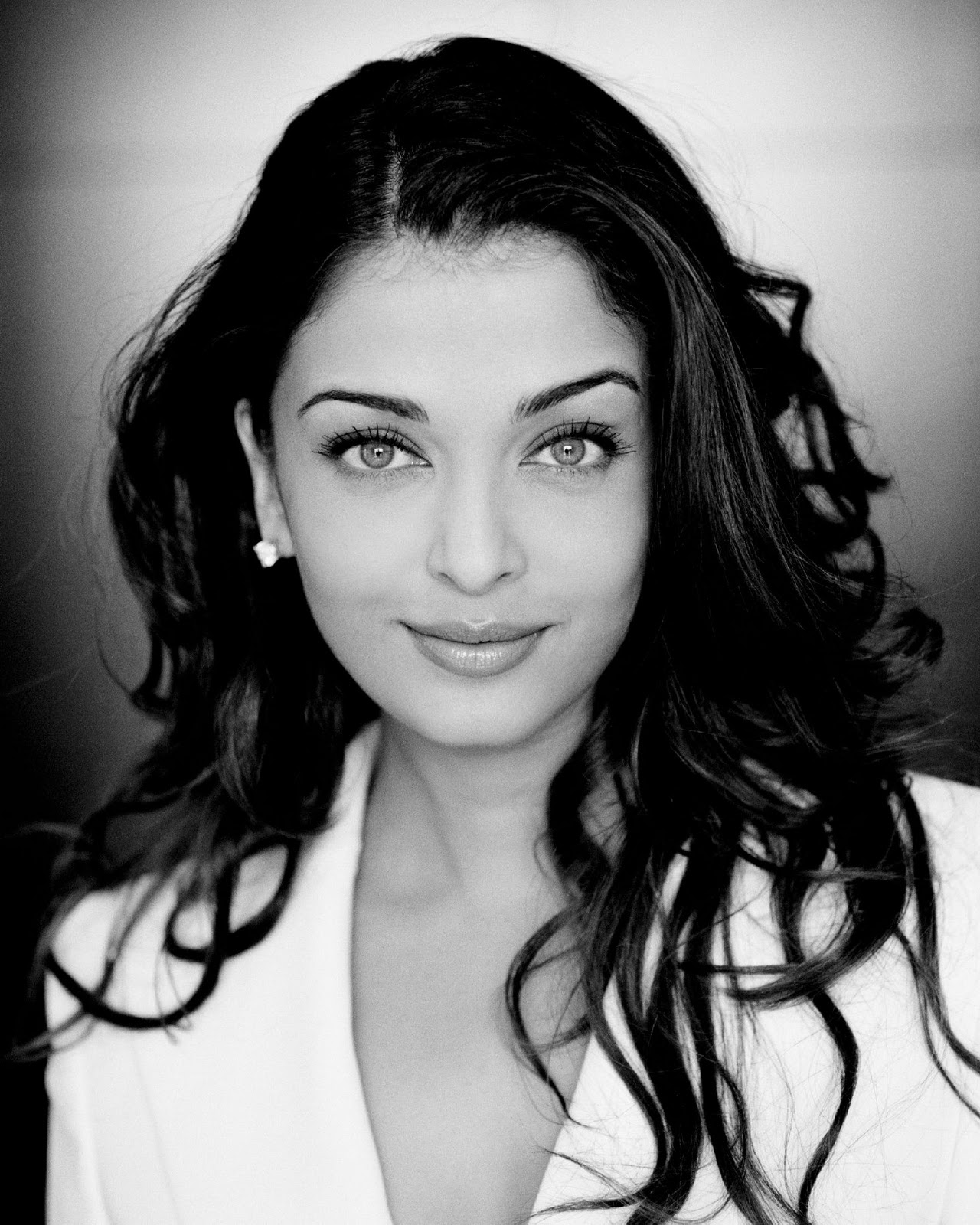 http://2.bp.blogspot.com/_kuiHcqJPN0Y/TU4UzXl7_XI/AAAAAAAAAPE/YmQum2tqQlA/s1600/aishwarya_rai26.jpg