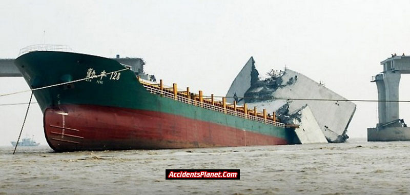 [world's+Biggest+Sea+Accidents+(15).jpg]