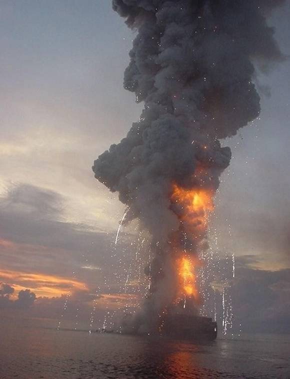 [world's+Biggest+Sea+Accidents+(7).jpg]