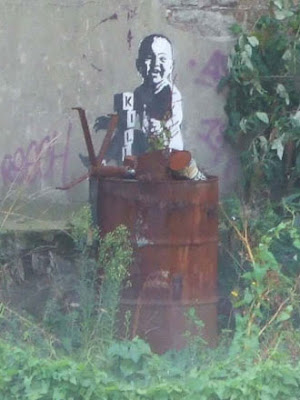 பேங்க்ஸி--வரைந்த "தெருவோர ஓவியங்கள்" - அட்டகாசமான ஓவியங்கள்... - Page 3 Banksy+Street+Art+Photos+%2825%29